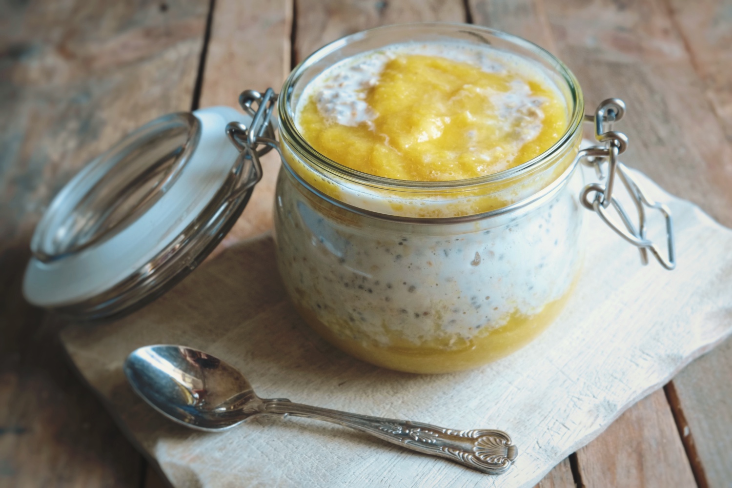Mango-Overnight-Oats @ mehrpoweraufdauer.com